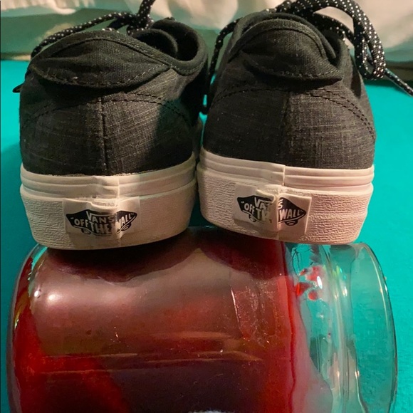 Black/Grey Vans with polka dot shoelaces - Picture 2 of 7